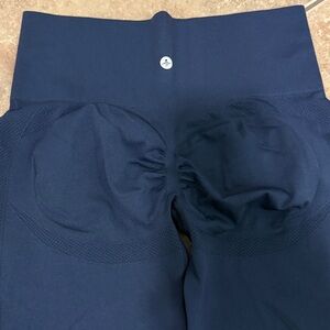 Halara Scrunched Butt Leggings size L NWOT Navy High-Waisted Leggings